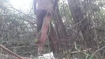 Desnudos En El Bosque