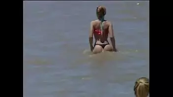 Mujeres En La Playa En Bikini