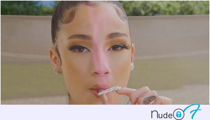 Bhad Bhabie Desnuda Fumando Con Genio