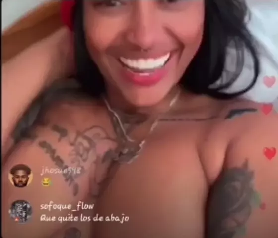 La Modelo Erika Sofoke Se Muestra Sin Ropa Y Seductora En Una Transmisión En Directo