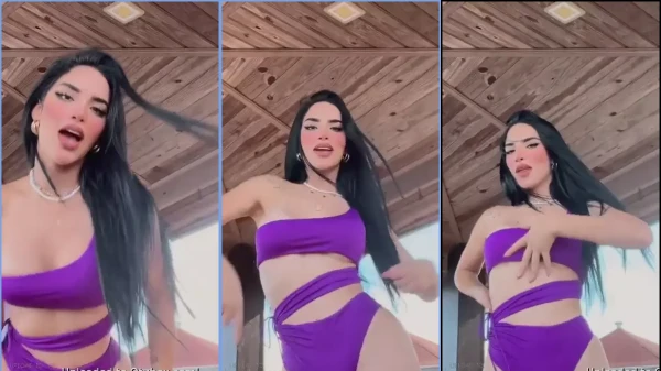 Kimberly Loaiza Moviendo Sus Glúteos De Forma Muy Sensual