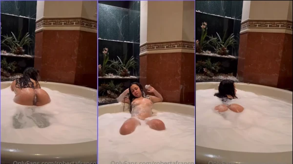 Roberta Franco Exhibe Su Atractiva Figura En El Jacuzzi Sin Ropa, Luciendo Su Espléndida Anatomía