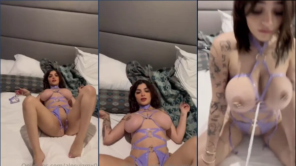 Karely Ruiz Luciendo Lencería De Color Morado Con Deseos De Intimar