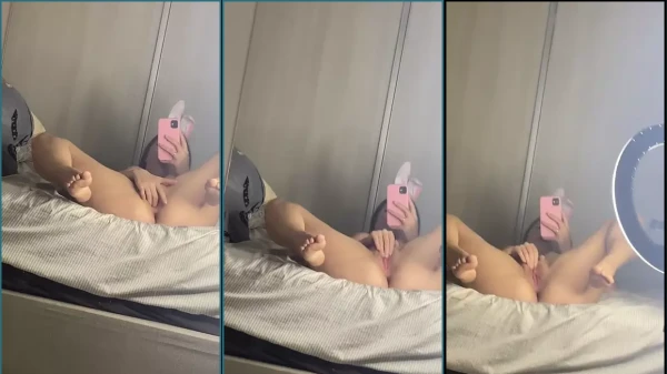 Luana Gaab Masturbándose Y Mojándose El Coño