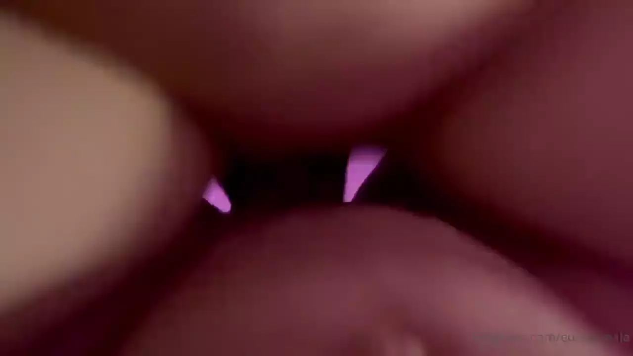 Mari Avila, Joven Famosa De Onlyfans, Haciendo Un Picante Vídeo Con Un Chico Musculoso Y Bien Dotado