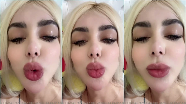 Adriana Alencar Mandando Besos A Su Gente En Instagram