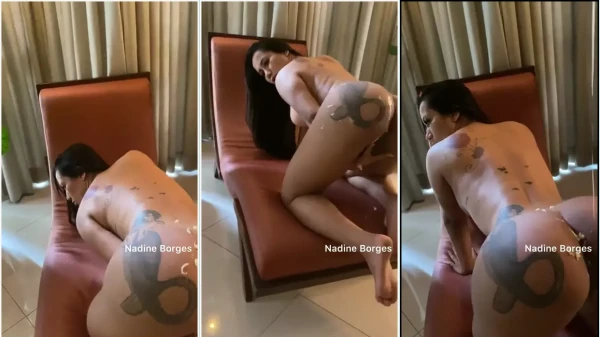 Nadine Borges Llama La Atención Al Lucir Su Cuerpo Sin Ropa Y Su Culo Cubierto De Leche Condensada