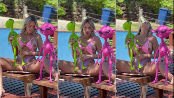 Tuani Basotti Se Divierte Con Sus Peluches Y Su Piscina En Bikini Muy Estiloso
