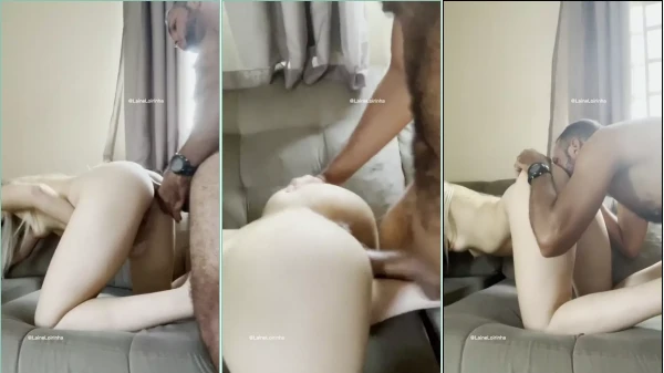 Laine Rubia Caliente Entregándose A Cuatro Patas Y Recibiendo Un Oral En El Culo De Su Compañera Cachonda