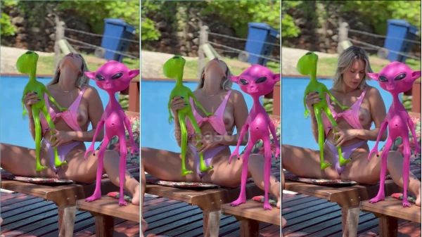 Tuani Basotti Mostrando Su Cuerpo En La Piscina Con Un Muñeco Et