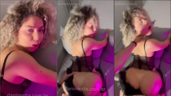 Dani Motta Se Lo Mete En El Coño Mientras Usa Un Plug Anal En El Culo