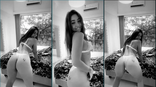 Castrolet Haciendo Un Sensual Twerk Con Sus Bragas Ajustadas
