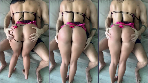 Steffy Moreno Mostrando Toda Su Sensualidad Provocando Con Micro Bragas Y Mostrando Su Trasero