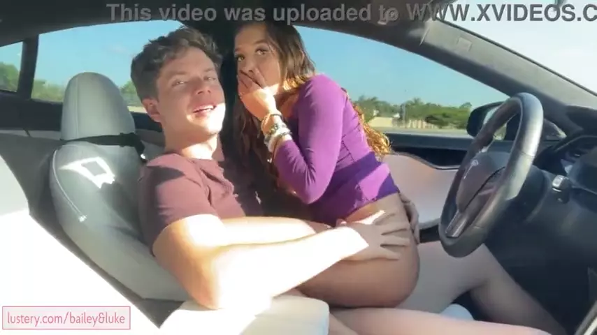 Pareja Joven Follando Caliente En El Coche De Una Forma Muy Excitante