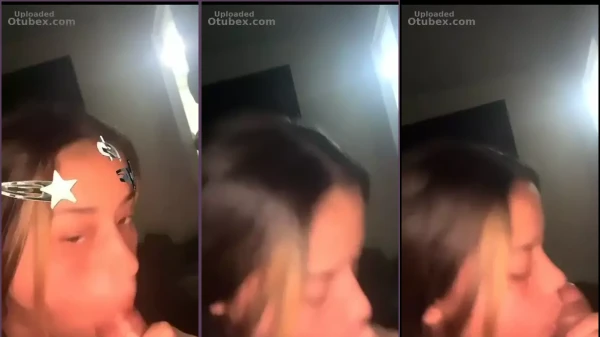 Adolescente Realizando Sexo Oral Y Es Descubierta Por Su Madre