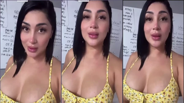 Martina Smith, Famosa De Onlyfans, En Atrevido Momento En El Aula Mostrando Un Poco Más De Lo Que Debería