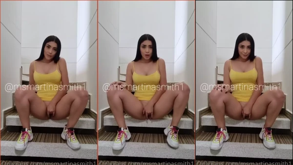 Martina Smith, Famosa De Onlyfans, Masturbándose Con Vestidito Sin Bragas
