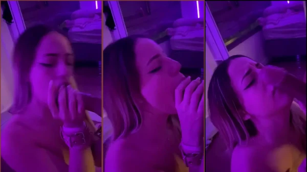Julia Beatriz Disfruta Haciendo Una Mamada Golosa E Incluso Se Deja Abofetear Con Su Gran Polla