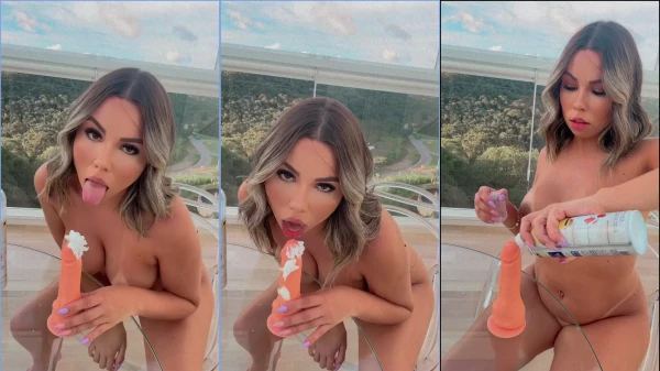 Stephanie Mendes Follando Oralmente Caliente Con Un Consolador Con Crema Batida