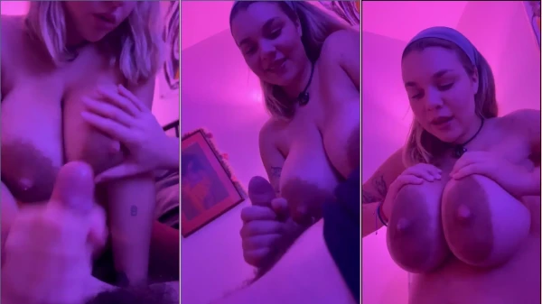 Gabbie Carter, La Tetona, Tumbada En La Cama Mostrando Sus Enormes Melones