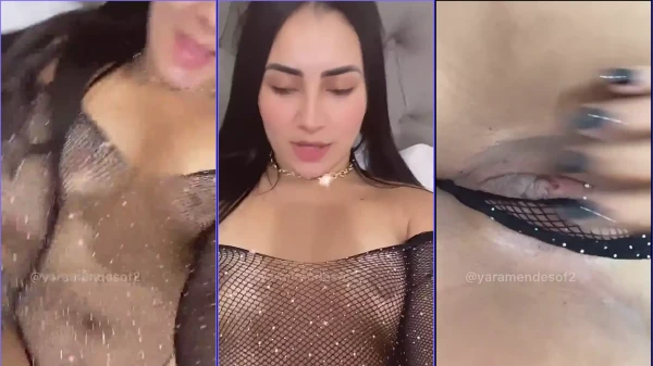 Yara Mendes, La Brasileña, Mostrando Su Jugoso Coño Con Expresión Seductora