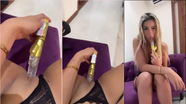 Karlyane Menezes Jugando Con Un Vibrador Diferente