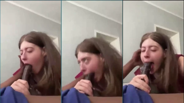 Estudiante Flaca Haciendo Una Mamada A Profesora Morena