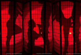 Christina Khalil Ha Sido Sorprendida En Un Video Íntimo Donde Se Le Ve Teniendo Relaciones Sexuales Y Realizando Sexo Oral Detrás De Una Pared Translúcida