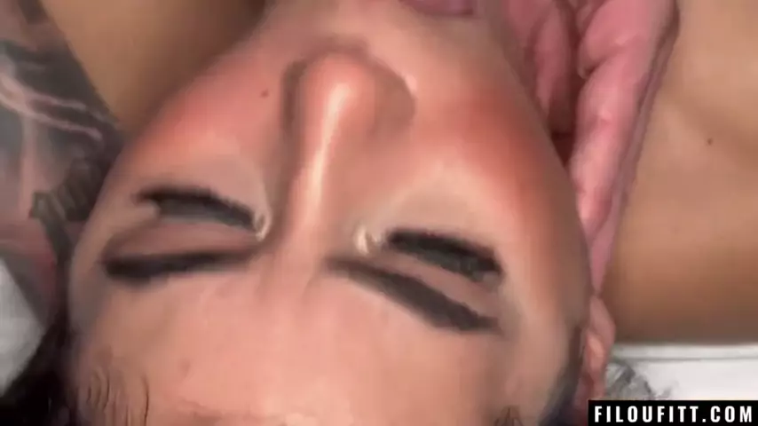 Esposa De Grandes Tetas Y Sus Ganas De Disfrutar De Un Trío Excitante