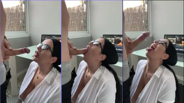 Estudiante De Grandes Tetas Le Hace Sexo Oral A La Profesora Y Recibe Toda La Eyaculación En Su Boca