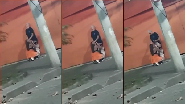 Camera Atrapa A Una Mujer Jodidamente Oral Caliente En El Hombre Durante El Carnaval Del Río