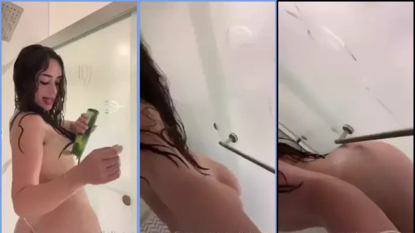 Ameli Olivera Dando Un Rollo Desnudo En El Baño, Con El Contenido De Los Huecos Solamentefans