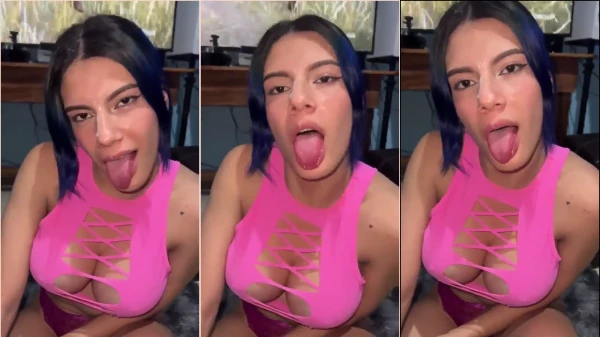Morena Sophia Leeh Mostrando Una Cara Muy Traviesa, Todo Manchado