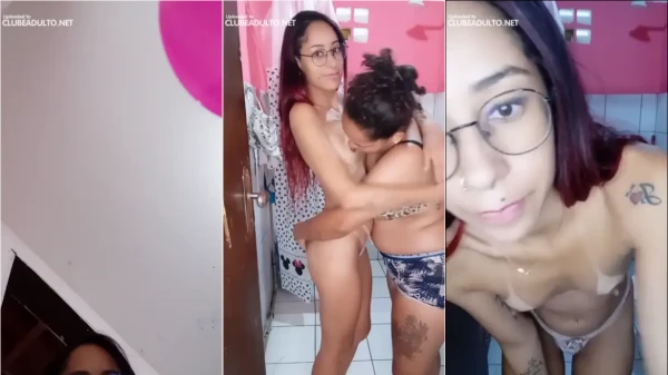 Flaquita Tatuada, Toda Desnuda, Mostrando Su Swing