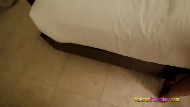Disfrutando De La Madre Caliente De Mi Amigo
